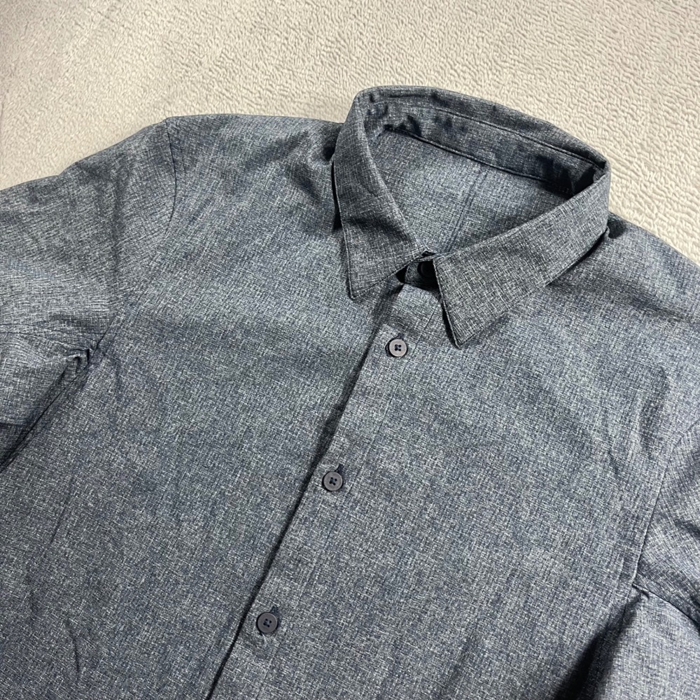 Lululemon Airing Easy Short Sleeve Button Down Shirt Heathered Blue Mens L